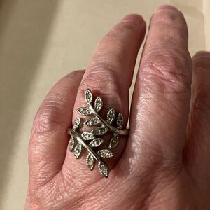 Elegant Silver Leaf Ring